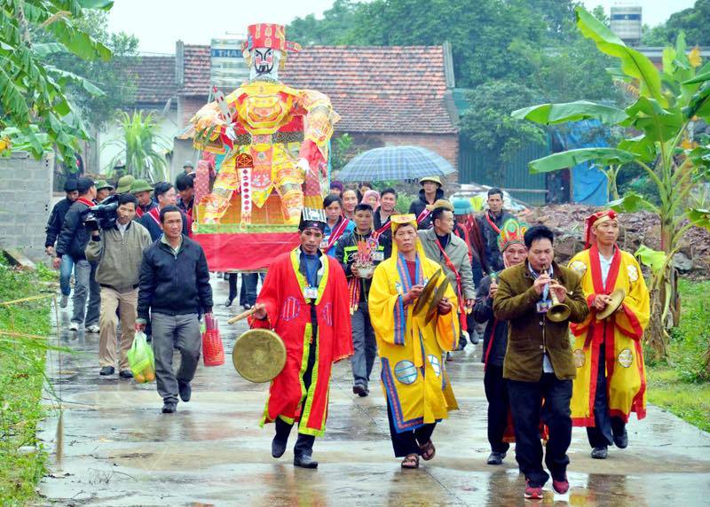 Mơ Gặp Thầy Cúng Trên Đường