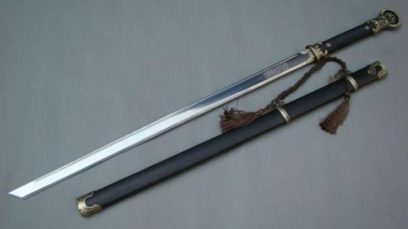 Mơ Thấy Thanh Kiếm Sáng Loáng