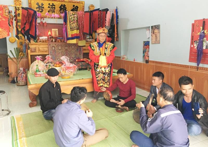 Mơ Thấy Thầy Cúng Vào Nhà