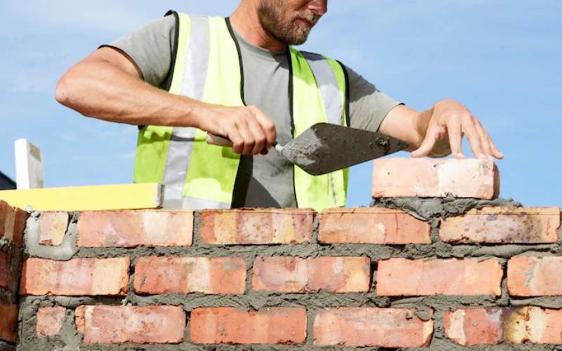 Mơ Thấy Thợ Xây, Phụ Hồ Điềm Gì? Quất Lô Nào?