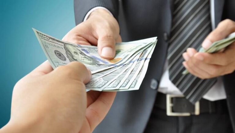 Mơ Thấy Người Cho Tiền Đánh Con Gì? Ghi Đề Sao Cho Chuẩn Xác